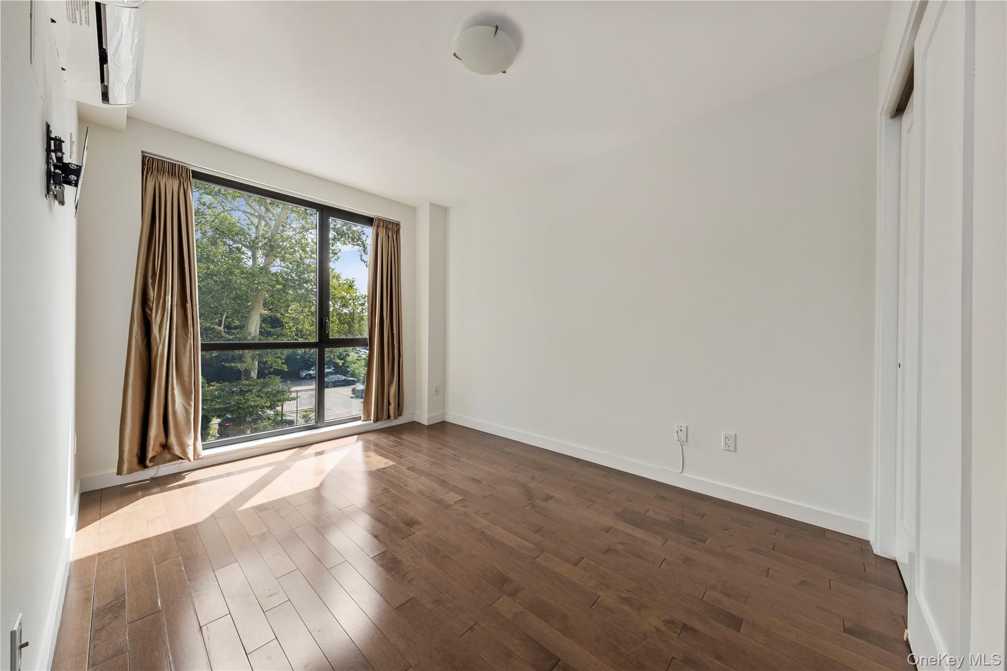 43-12 214th Place 3e Property Photo 11