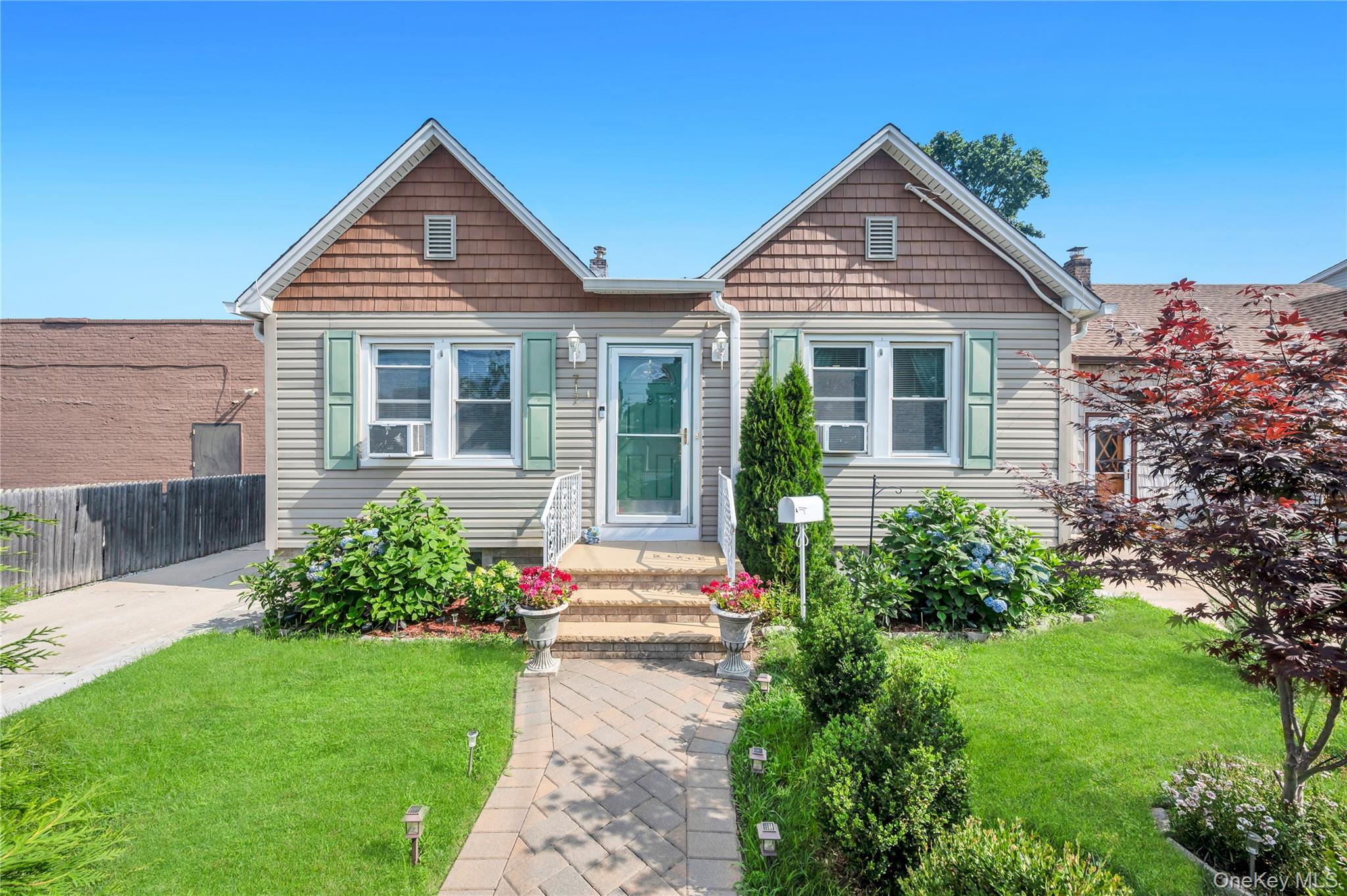 717 N William Street Property Photo 1
