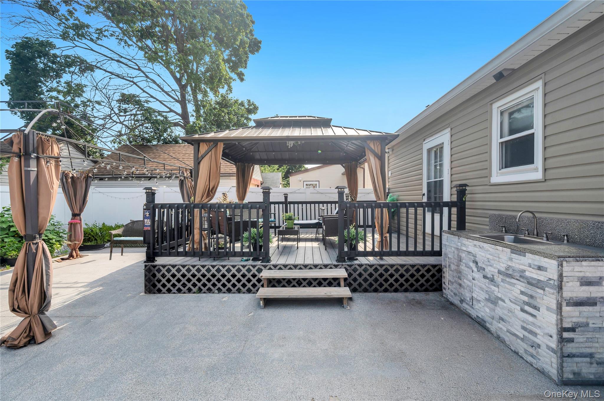 717 N William Street Property Photo 2