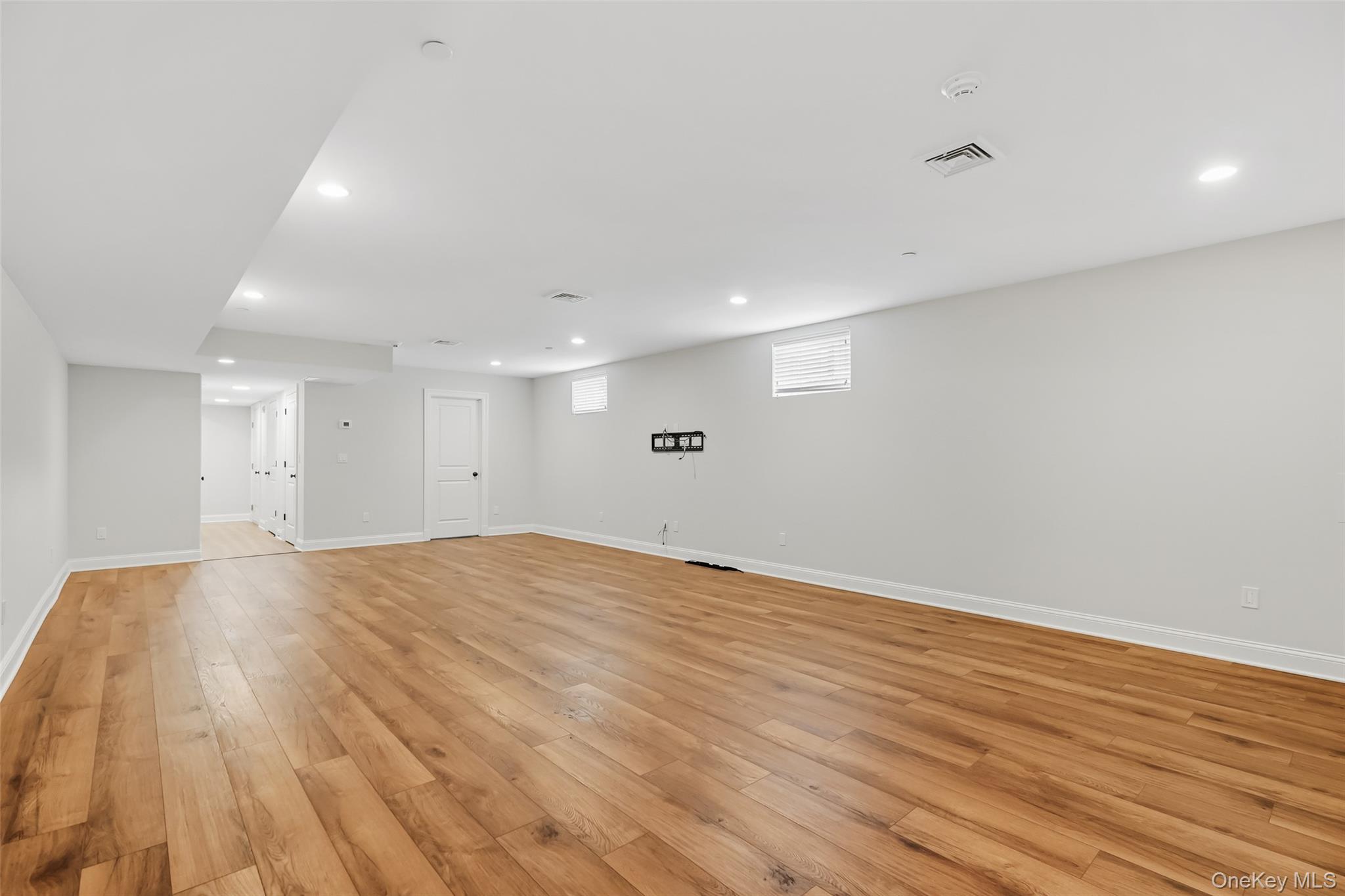 124-b Maple Avenue Property Photo 25