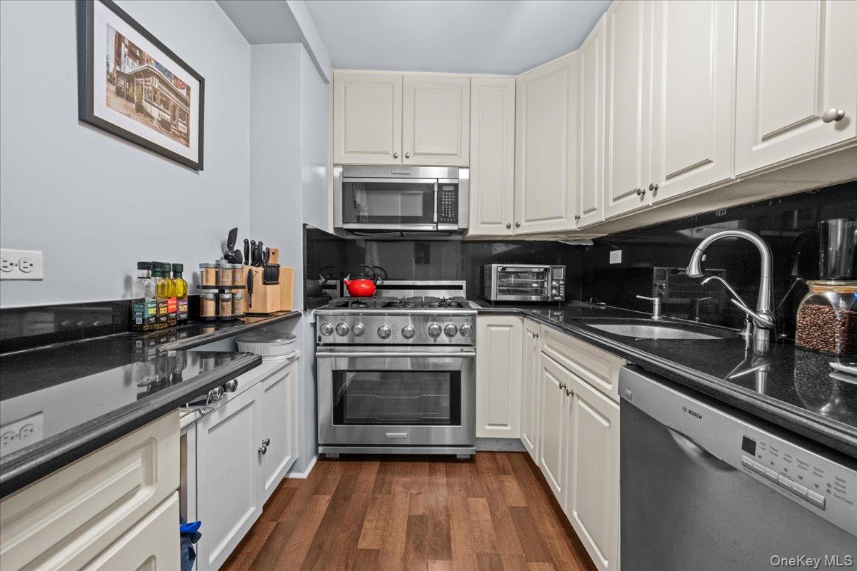 2575 Palisade Avenue 2c Property Photo 7