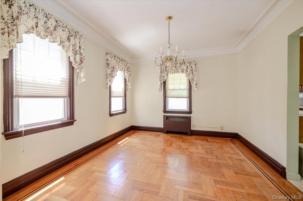 1827 Hering Avenue Property Photo 6