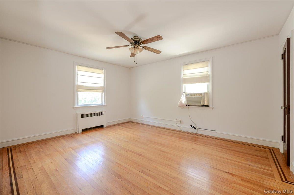 1827 Hering Avenue Property Photo 11