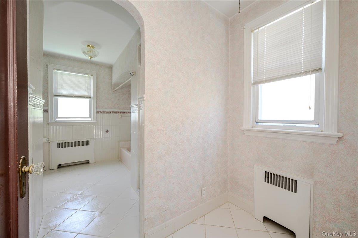 1827 Hering Avenue Property Photo 15