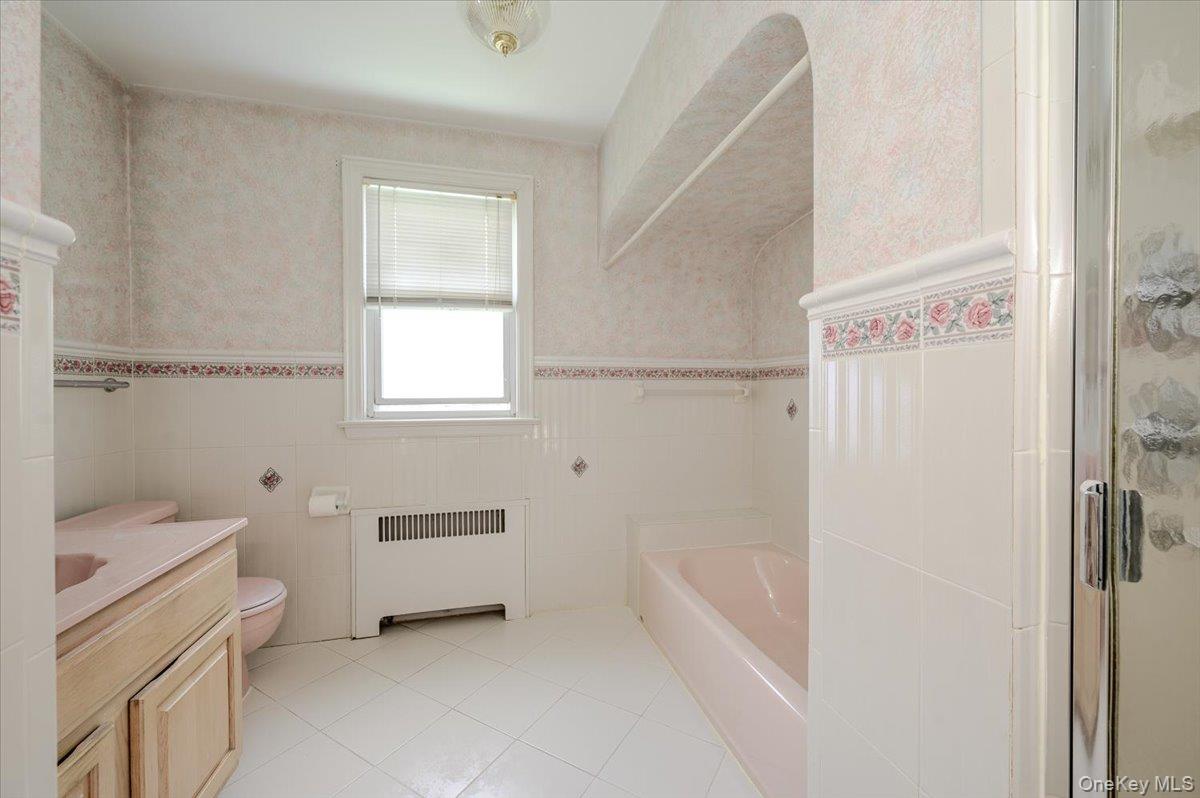 1827 Hering Avenue Property Photo 16