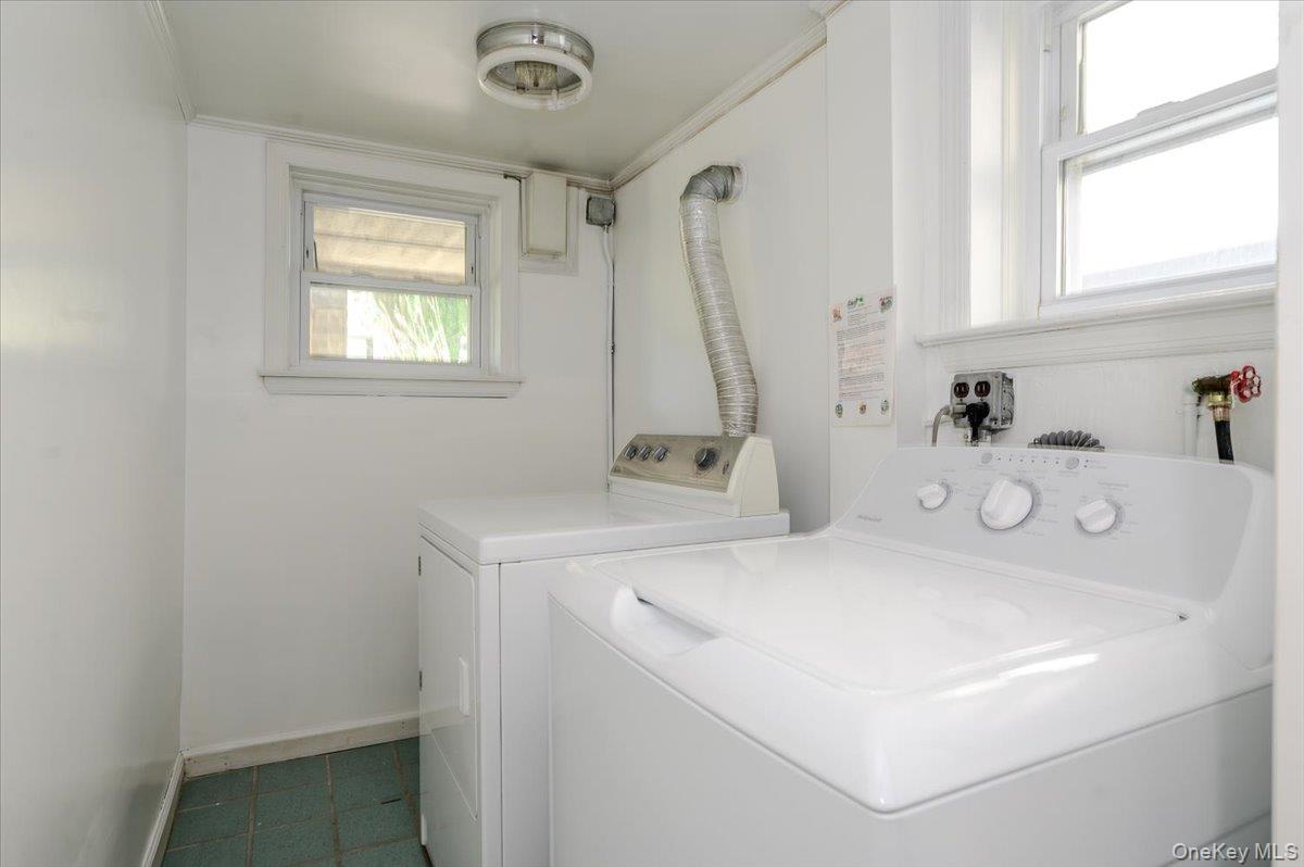 1827 Hering Avenue Property Photo 20