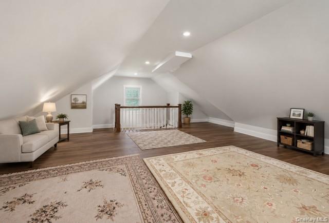 1827 Hering Avenue Property Photo 22