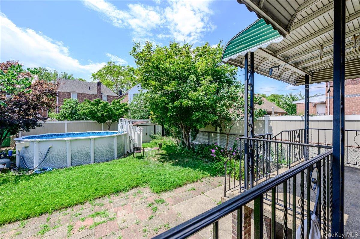1827 Hering Avenue Property Photo 26
