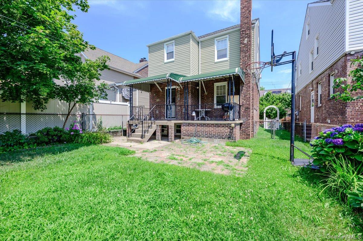 1827 Hering Avenue Property Photo 27