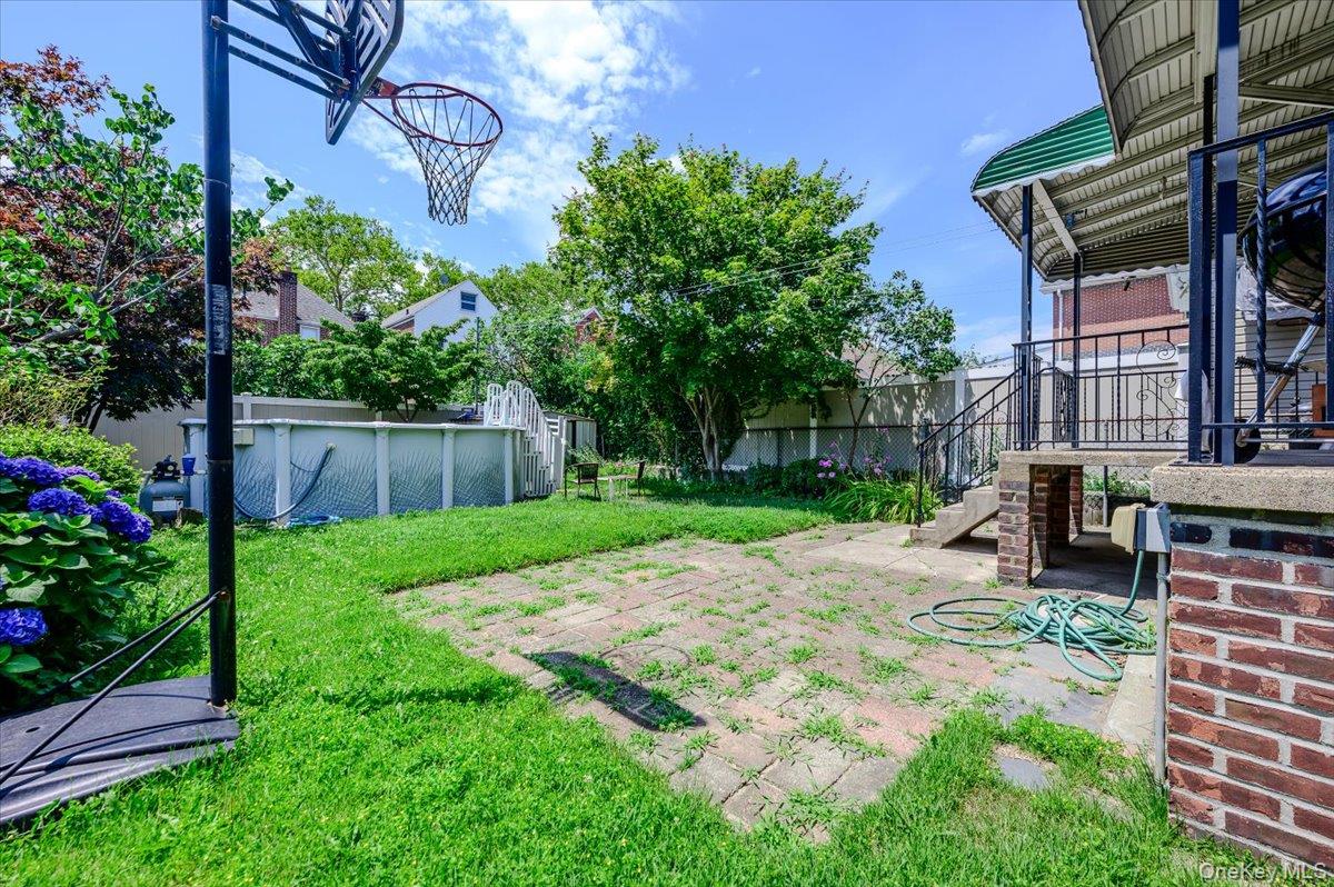 1827 Hering Avenue Property Photo 28