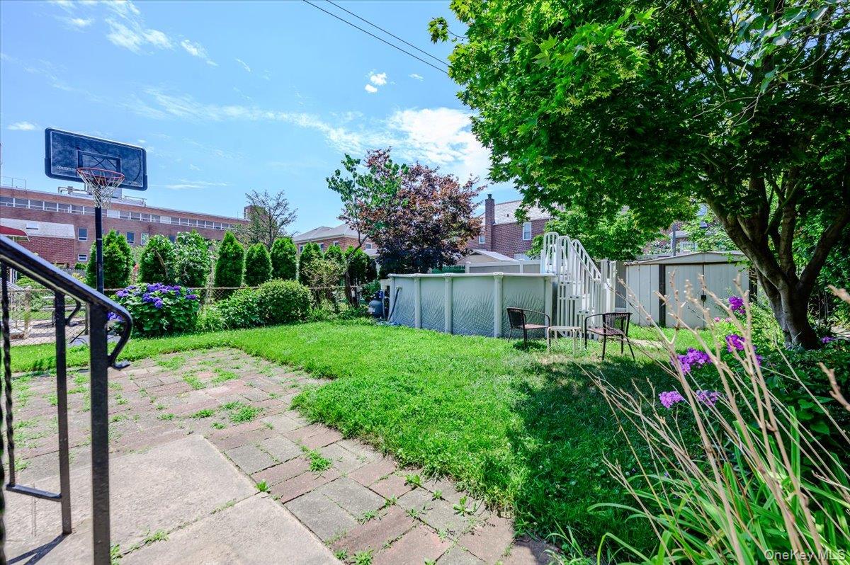 1827 Hering Avenue Property Photo 29