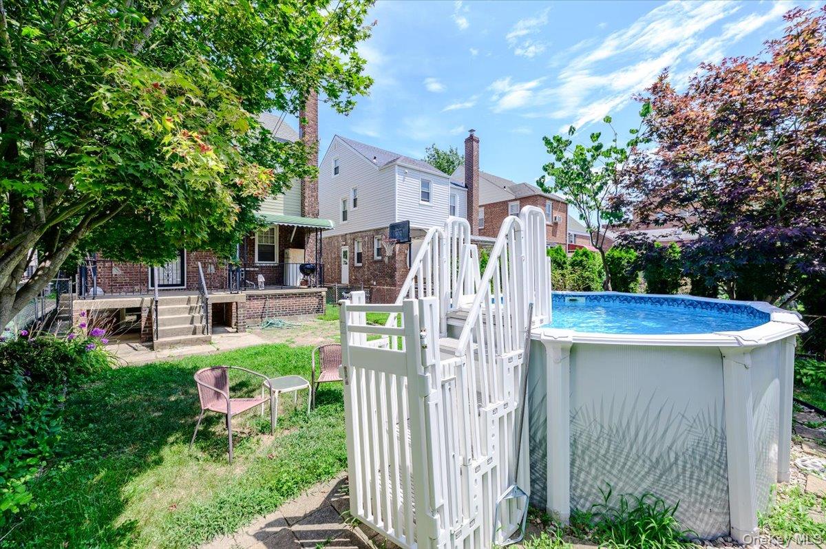 1827 Hering Avenue Property Photo 30