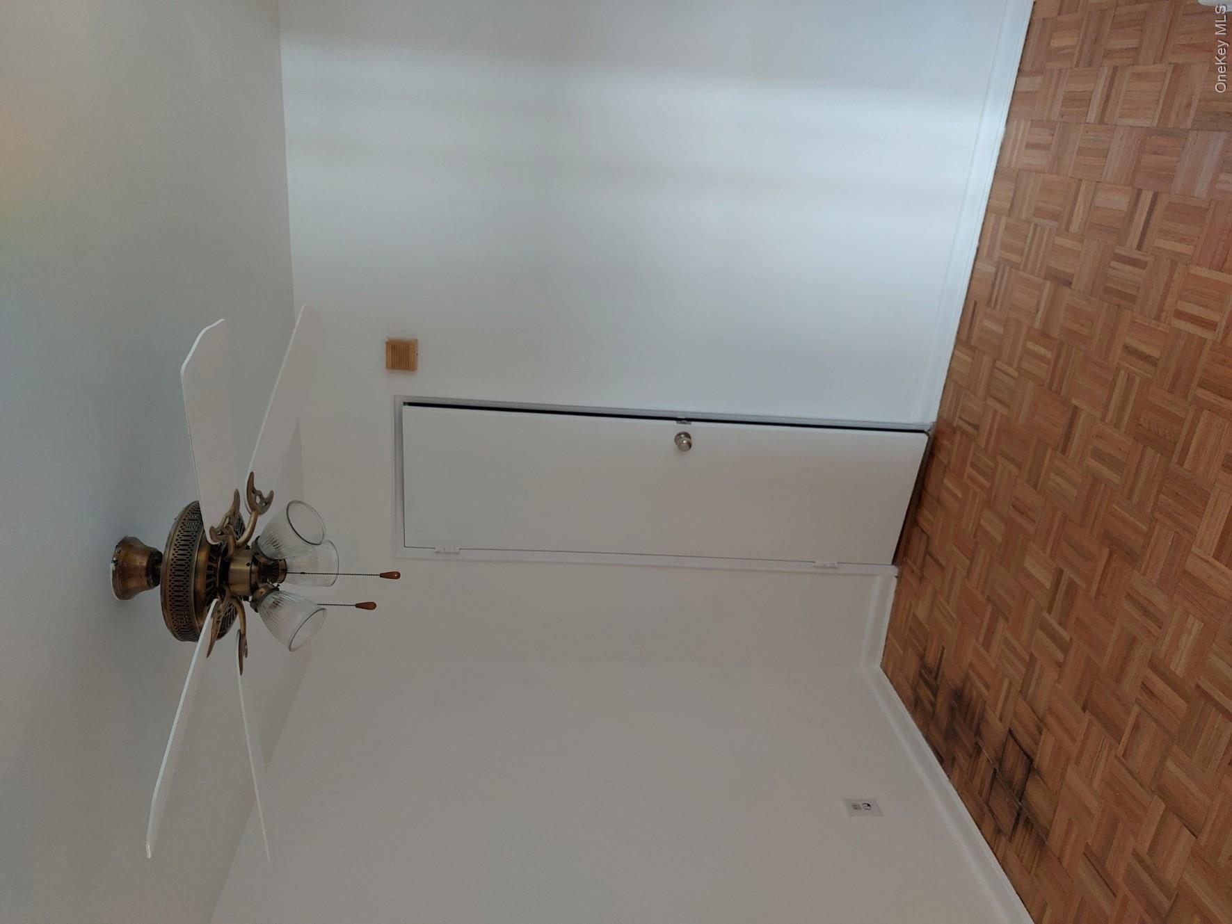 679 Warburton Avenue 1l Property Photo 6