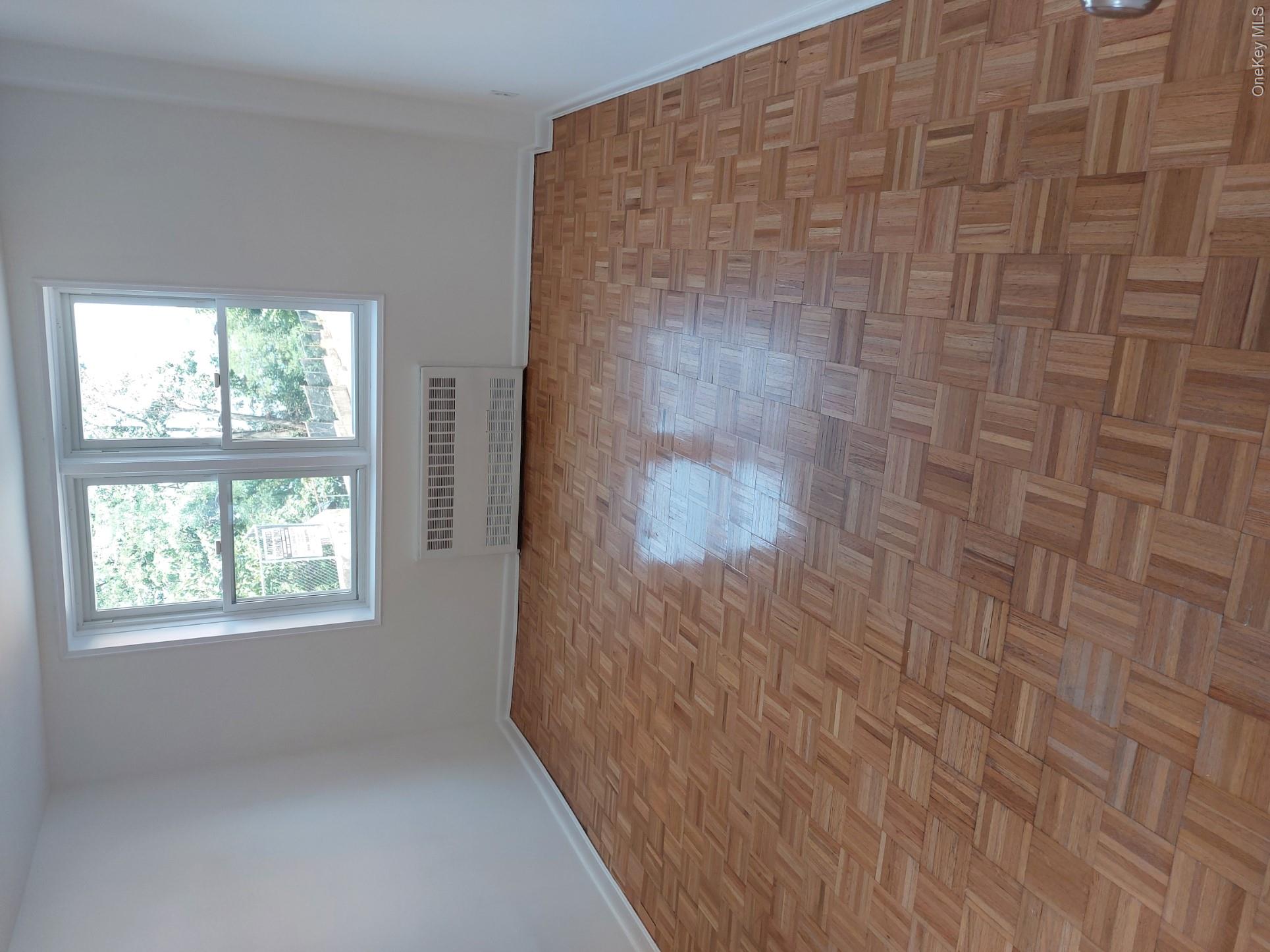 679 Warburton Avenue 1l Property Photo 8