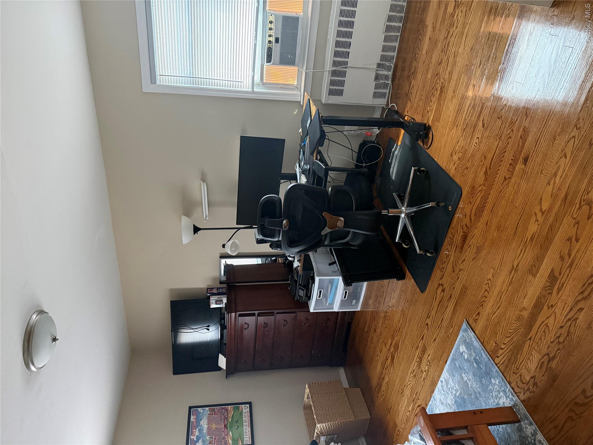 435 E Chester Street 1 Property Photo 8