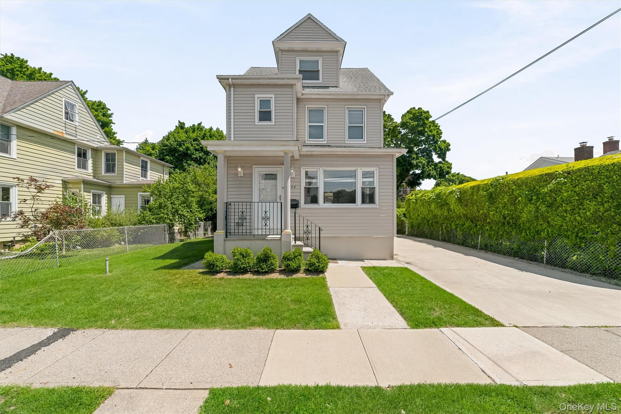 208 Third Avenue Property Photo 2
