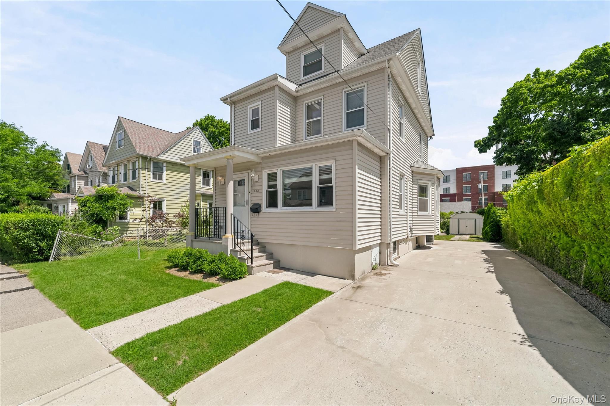 208 Third Avenue Property Photo 3