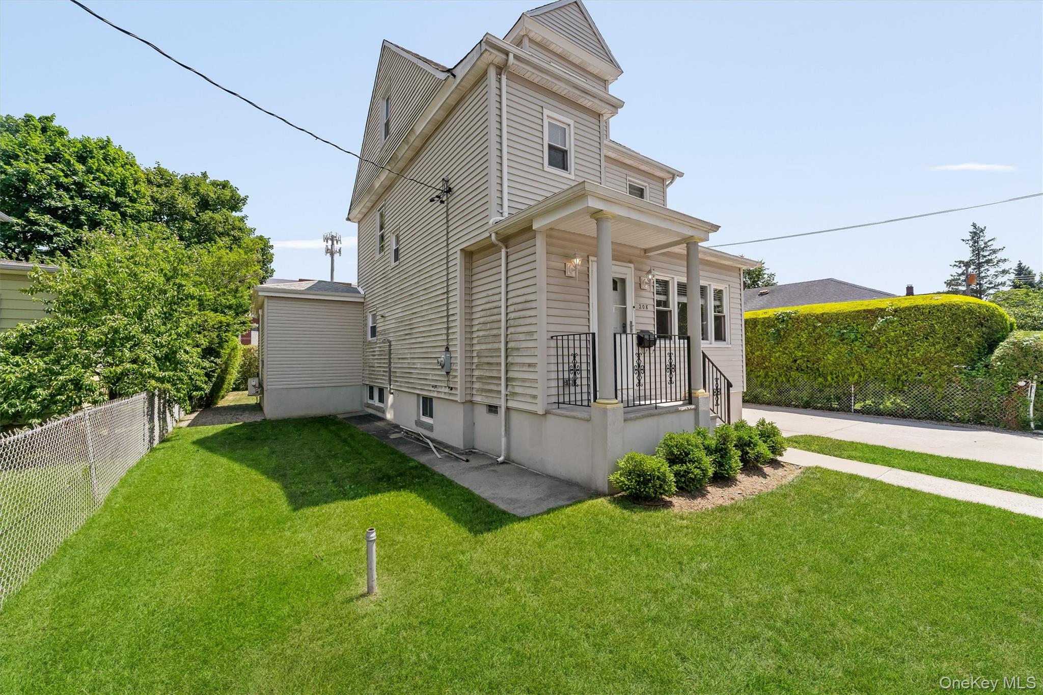 208 Third Avenue Property Photo 4
