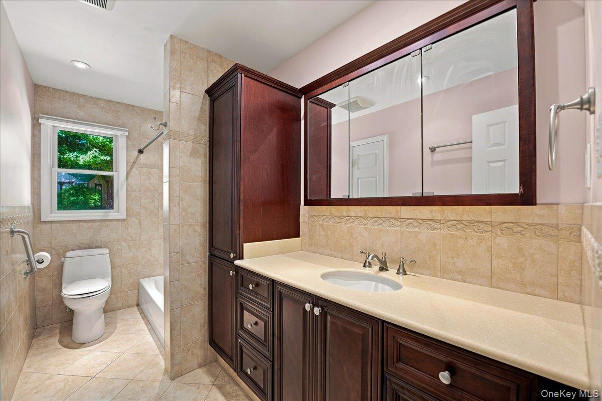 20 Lancaster Lane Property Photo 9