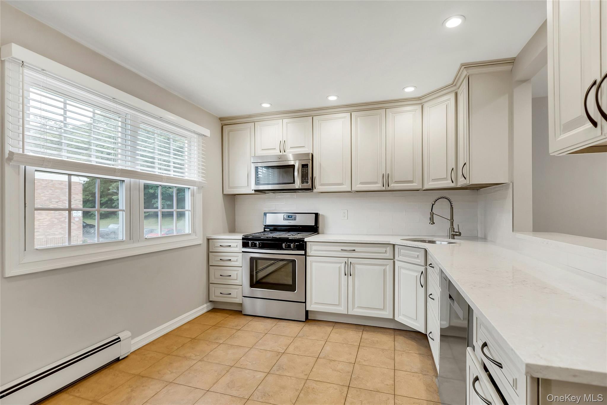 4425 Wilshire 4425 Property Photo 5