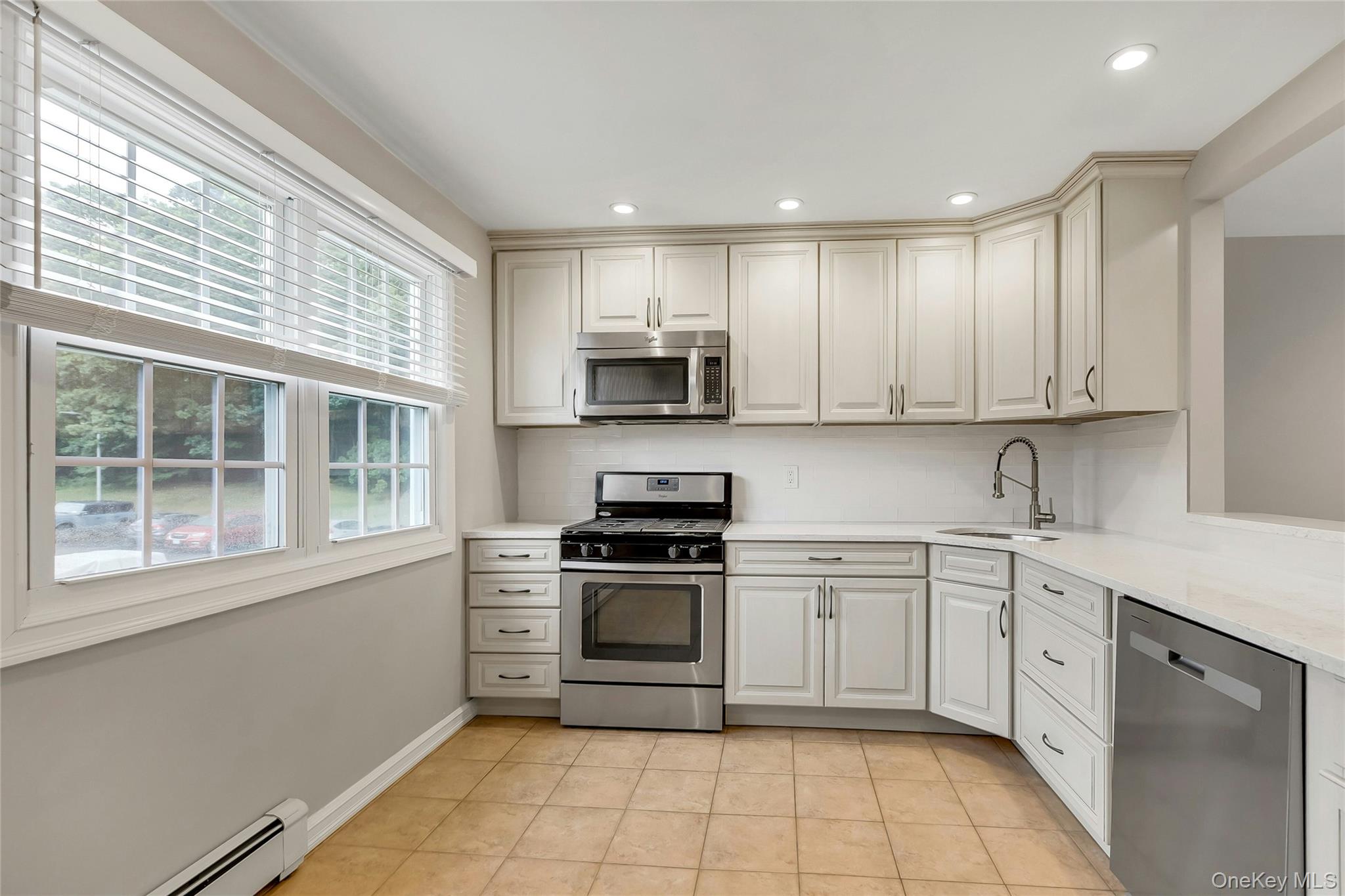 4425 Wilshire 4425 Property Photo 6