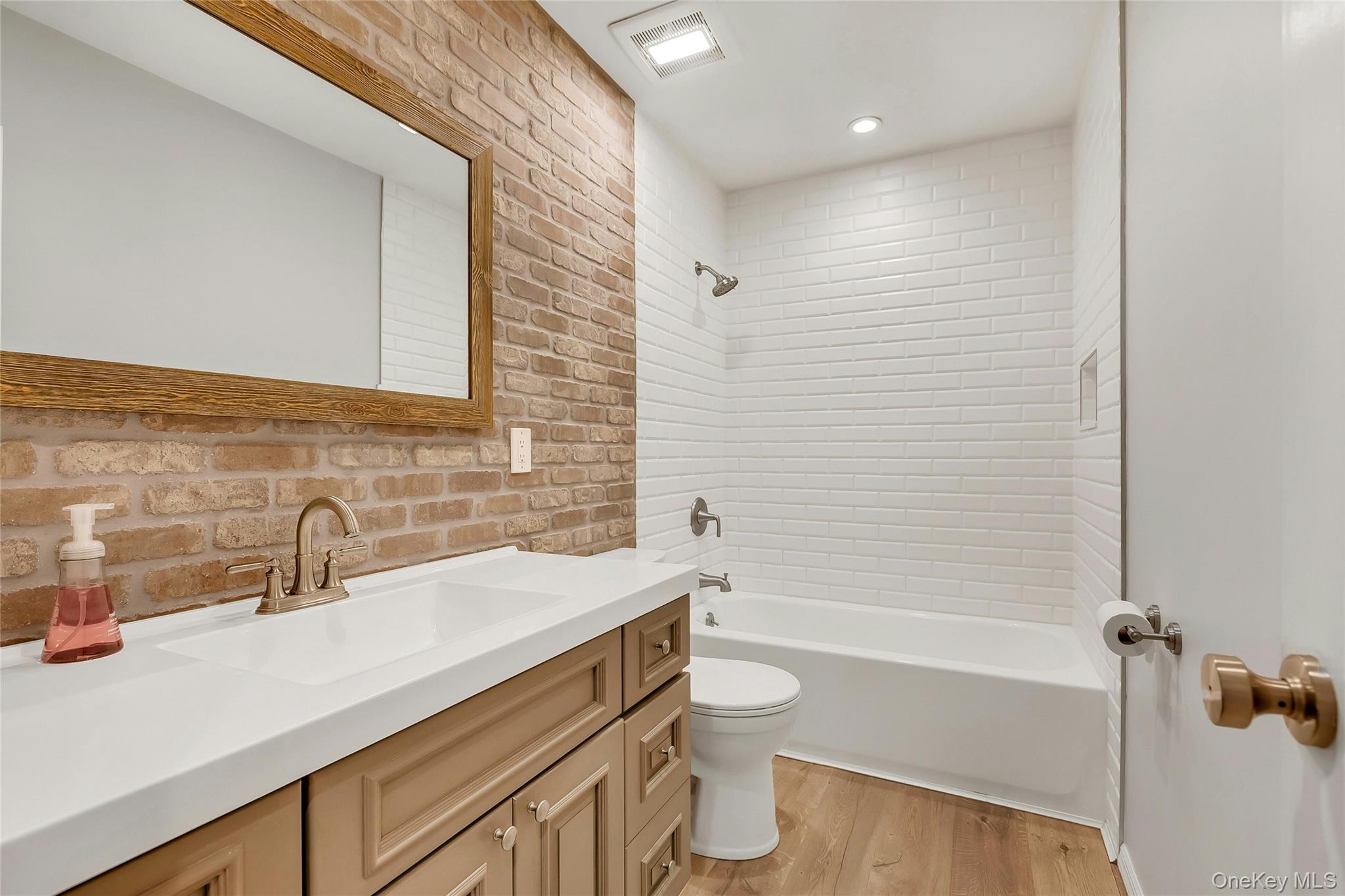 4425 Wilshire 4425 Property Photo 17
