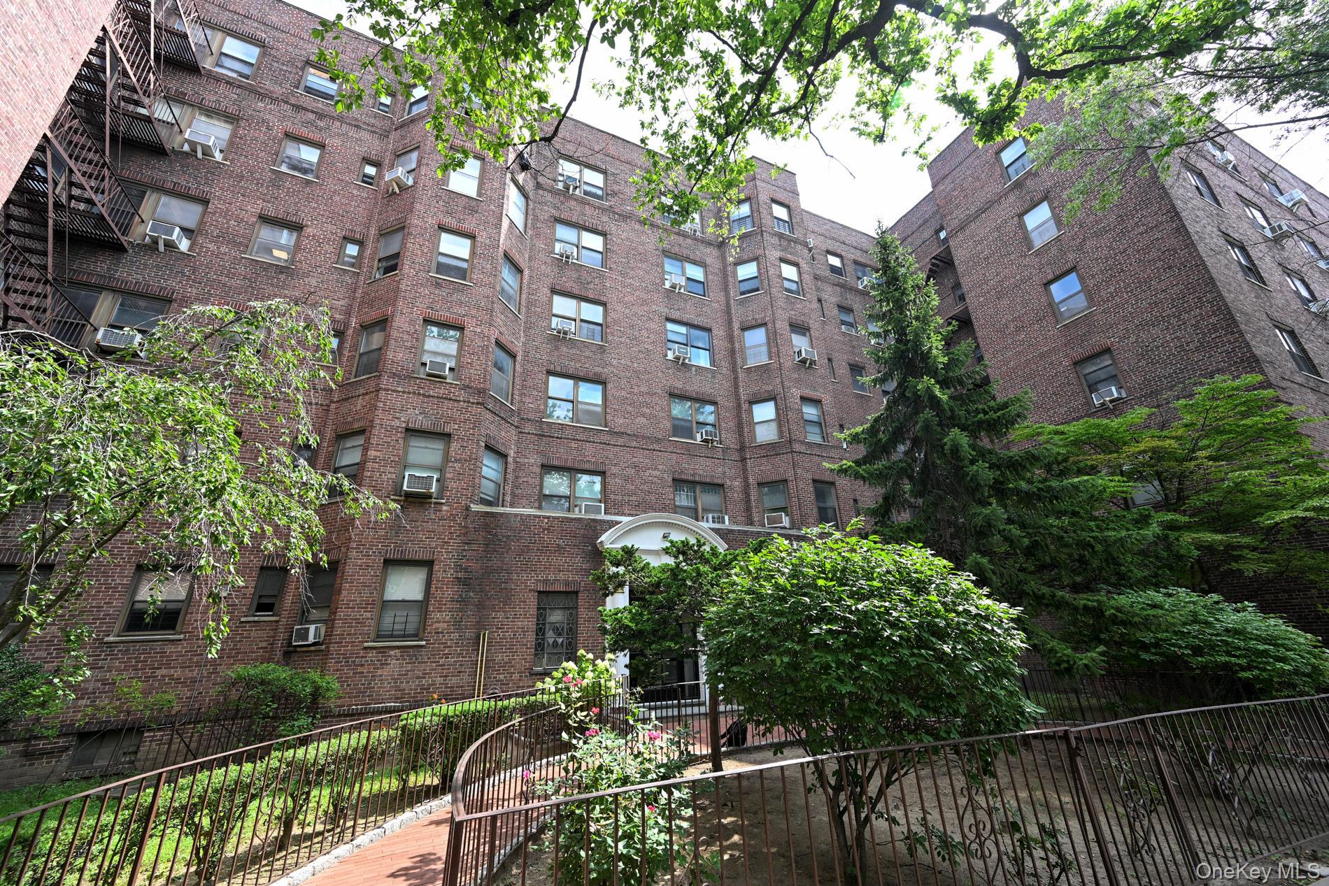61-41 Saunders Street B25 Property Photo 4