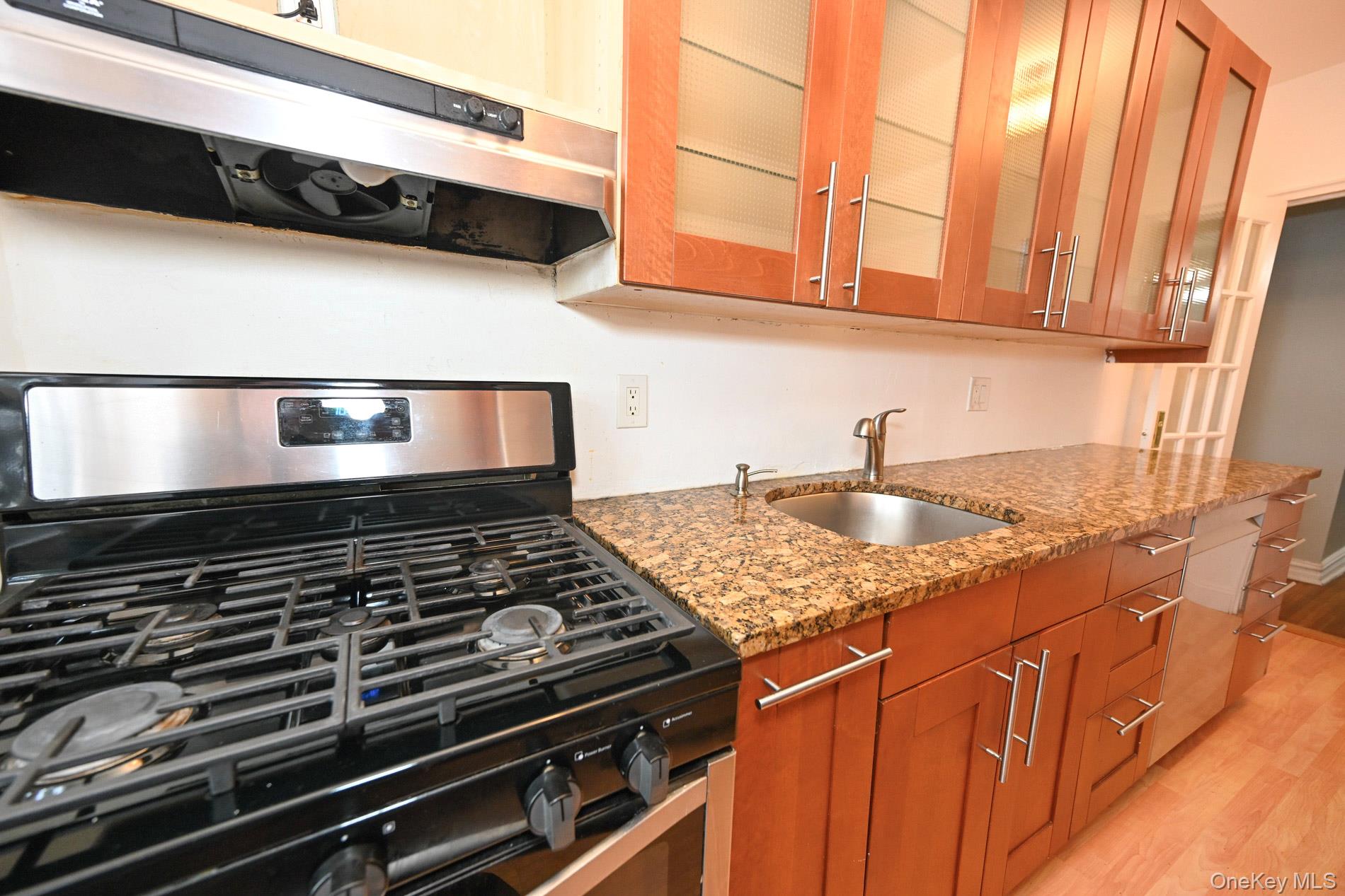 61-41 Saunders Street B25 Property Photo 22