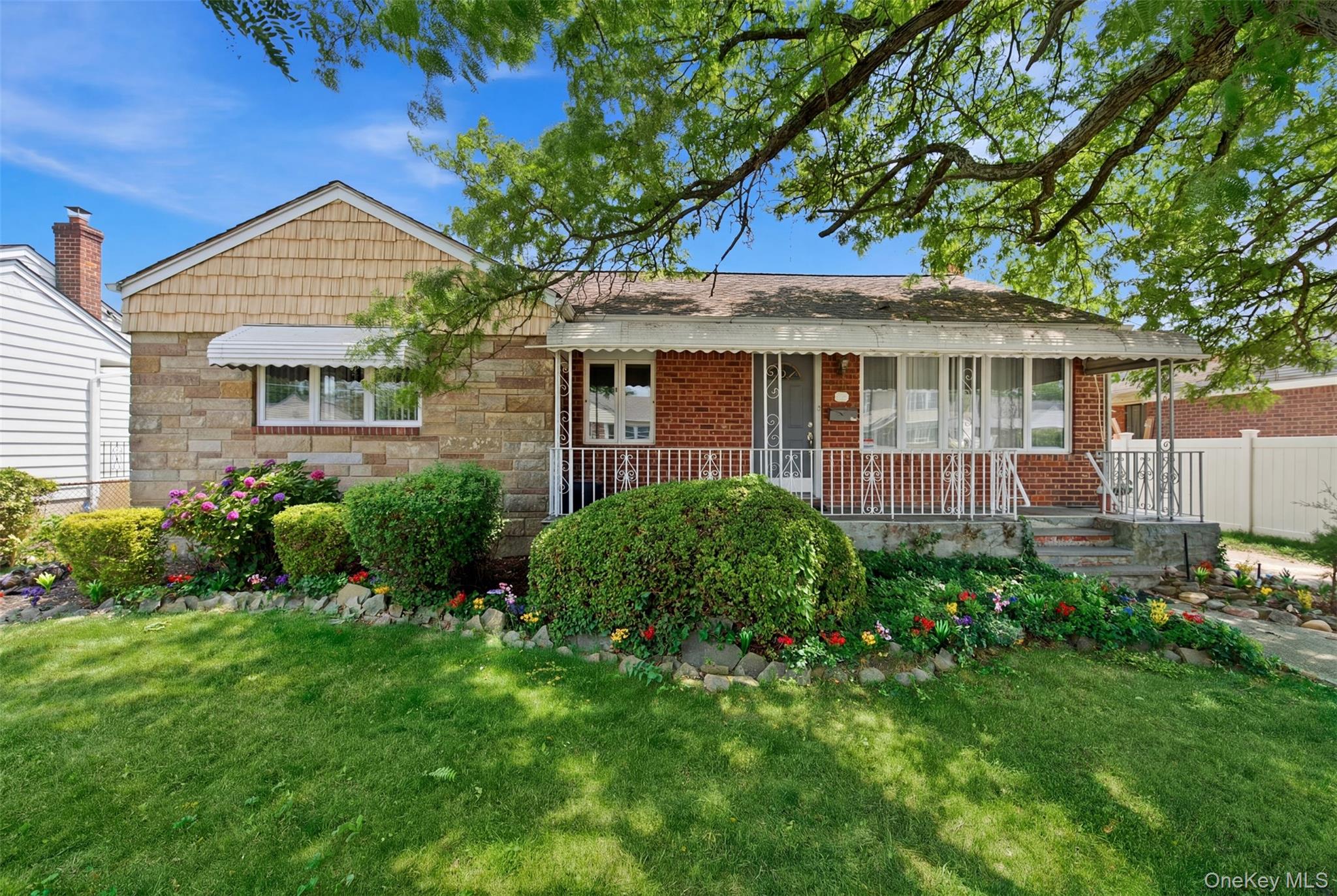 160 Clearmeadow Drive Property Photo 2