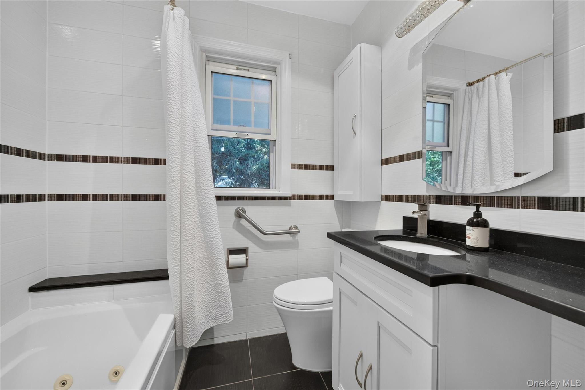 95 Collyer Avenue Property Photo 9