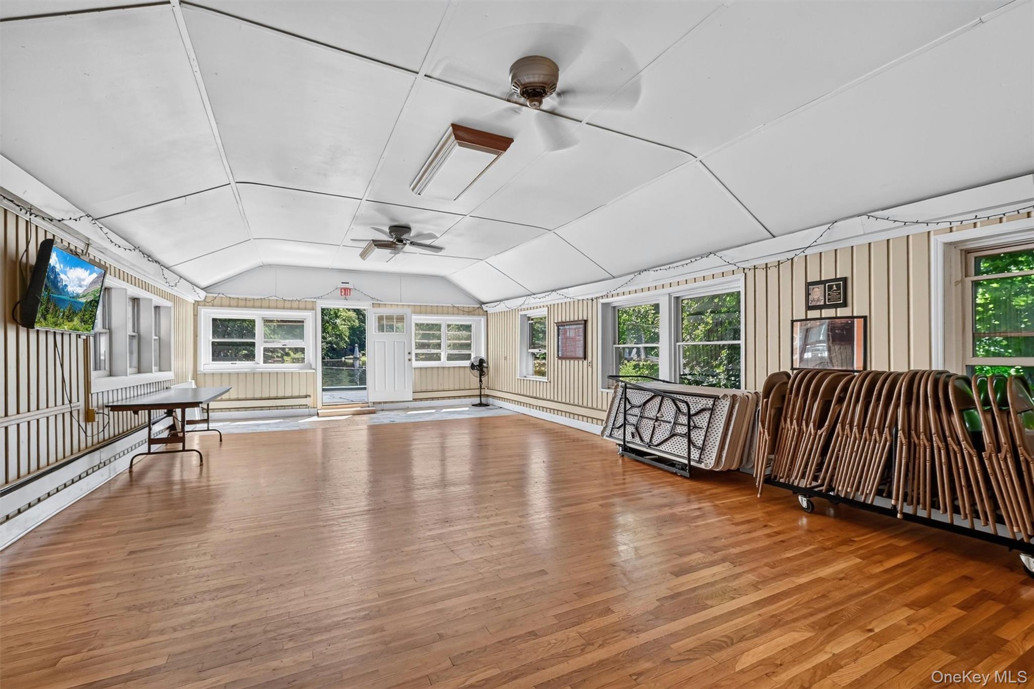 95 Collyer Avenue Property Photo 31