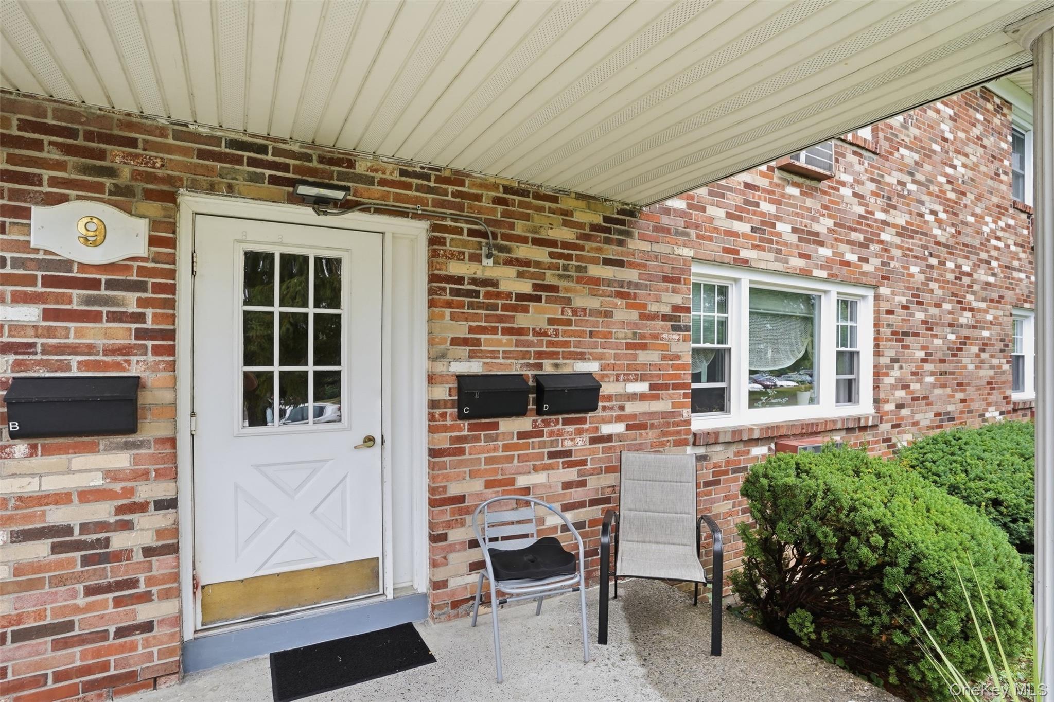 136 N Chestnut Street 9b Property Photo 3