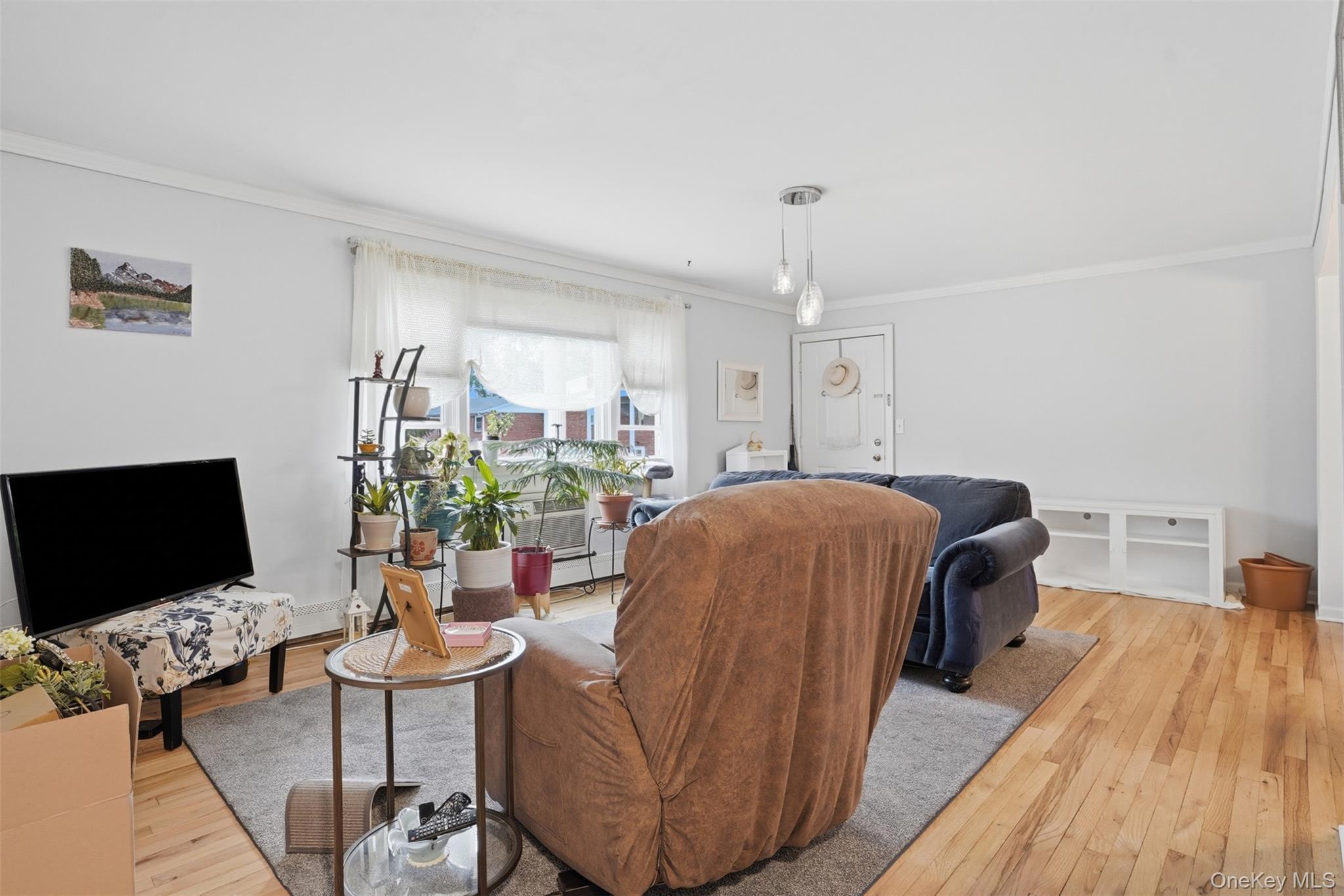 136 N Chestnut Street 9b Property Photo 4