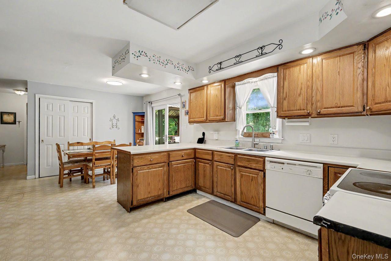 15 Country Hill Road Property Photo 8