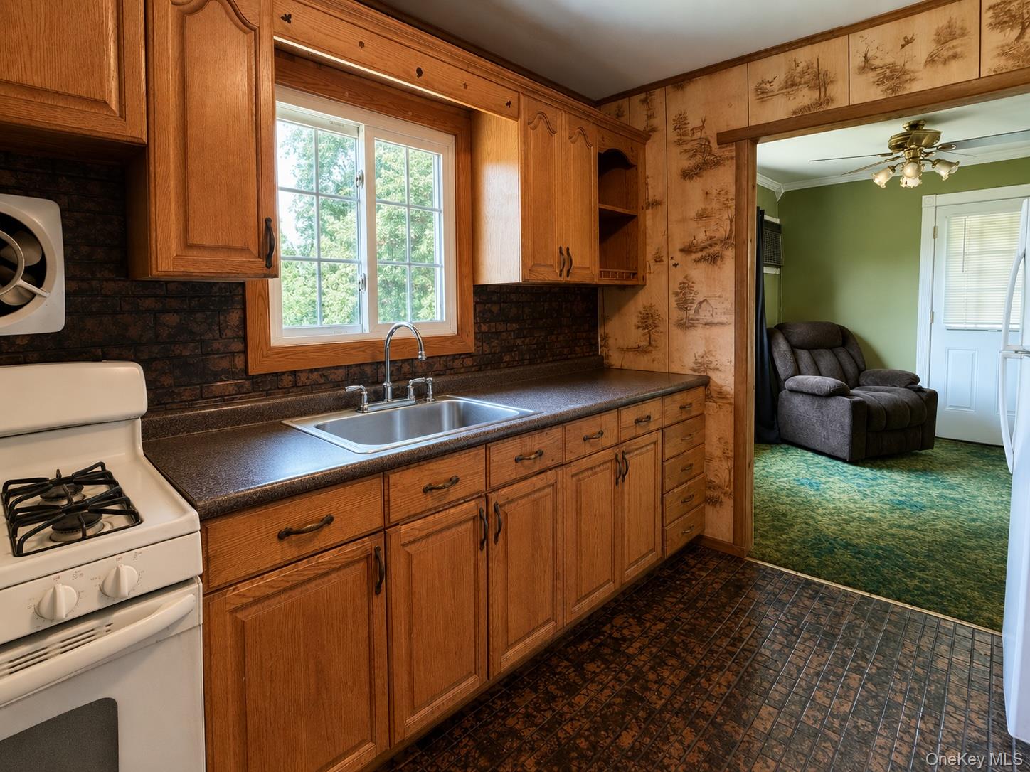 1020 N Niagara Avenue Property Photo 8