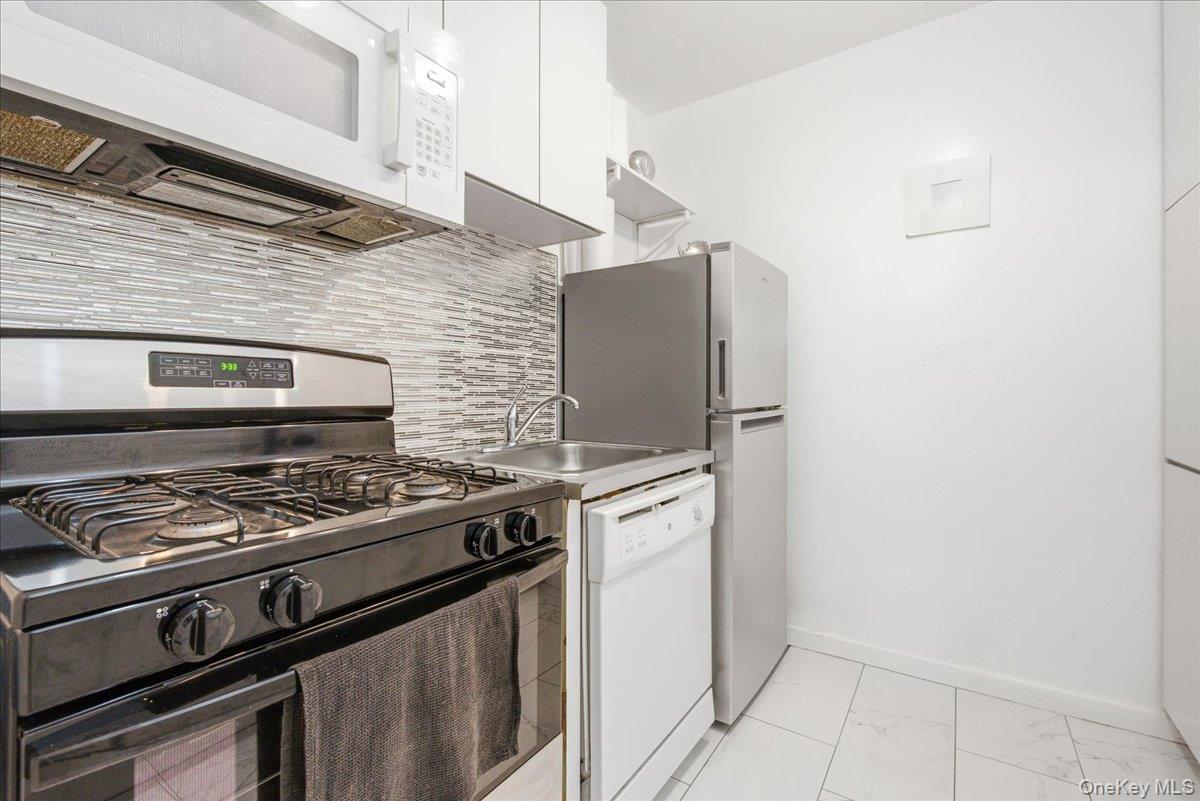 70-25 Yellowstone Boulevard 16r Property Photo 9