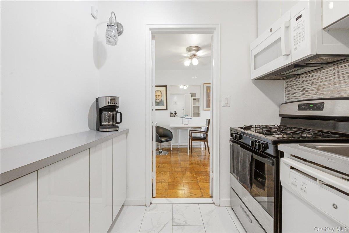70-25 Yellowstone Boulevard 16r Property Photo 10