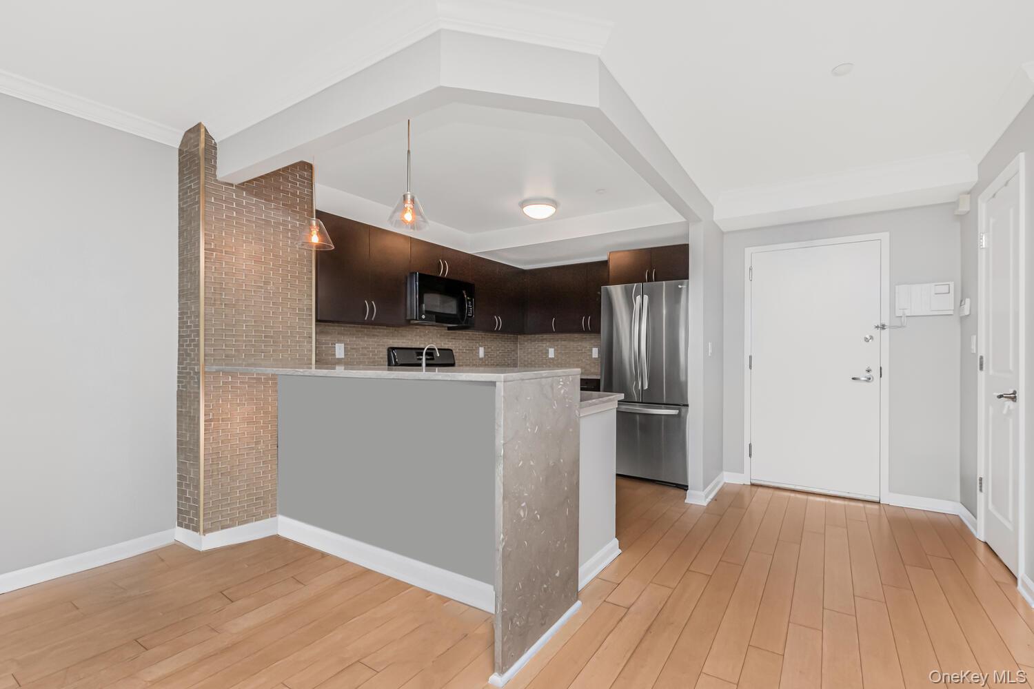 1490 Outlook Avenue 1d Property Photo 5
