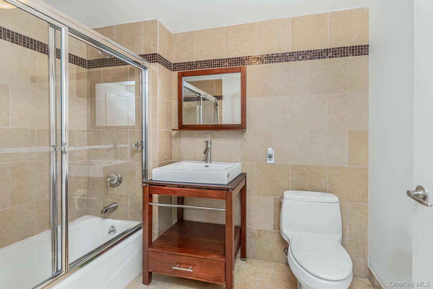 1490 Outlook Avenue 1d Property Photo 7