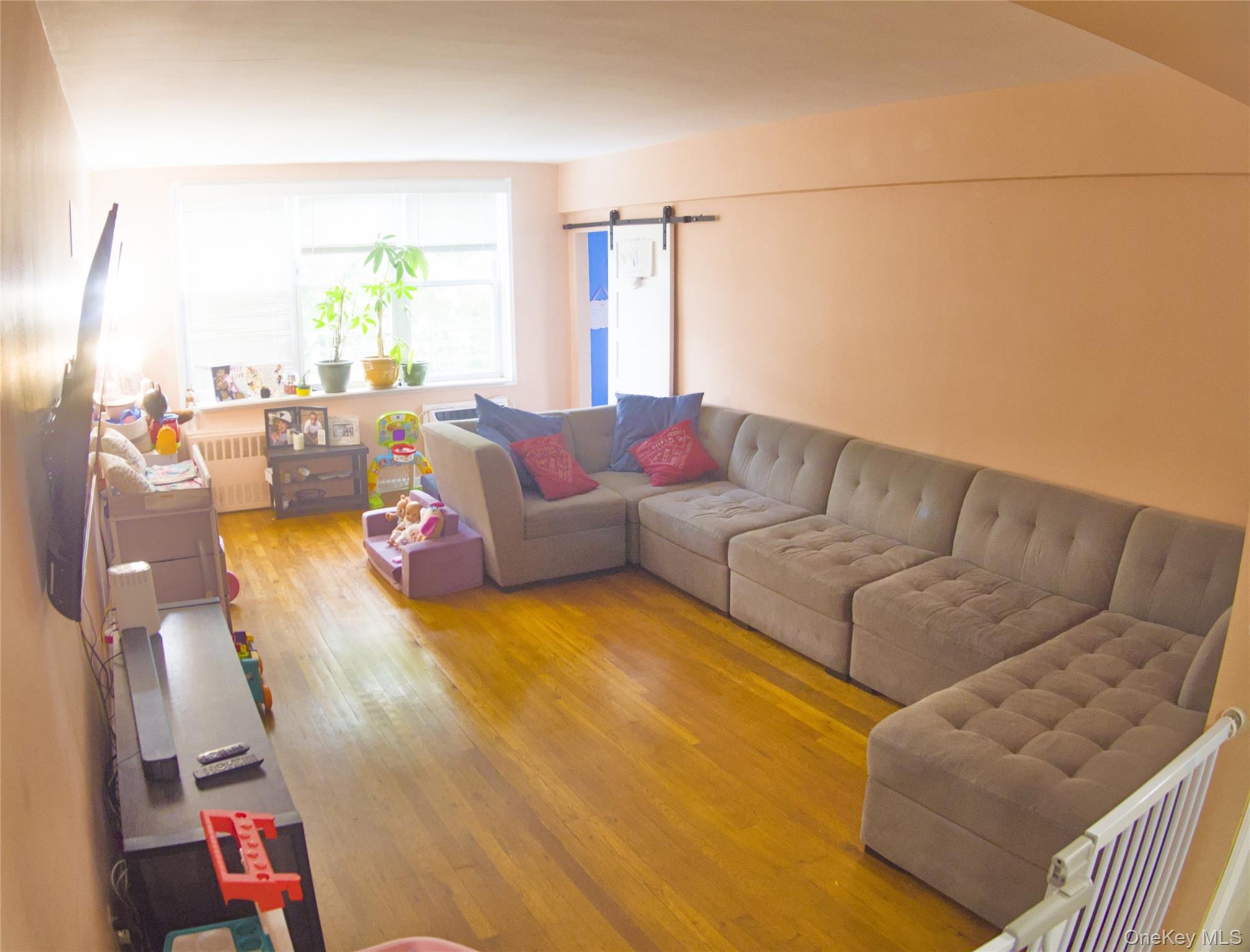 43 Bronx River Road 8p Property Photo 4