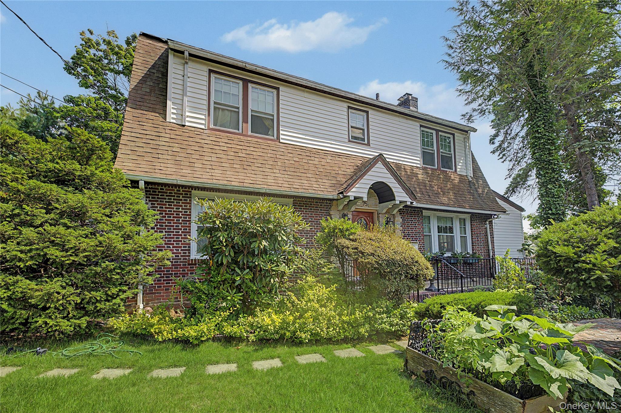 75 Sycamore Avenue Property Photo 1
