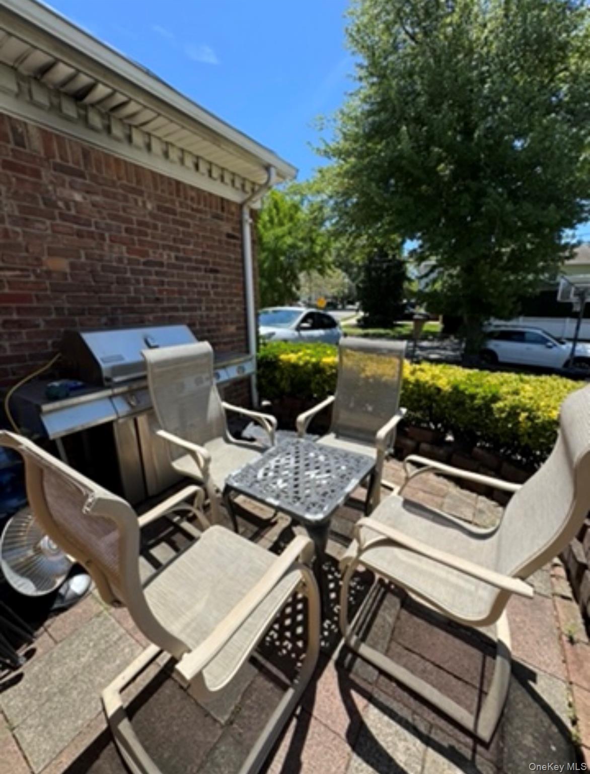 1498 Kew Avenue Property Photo 2