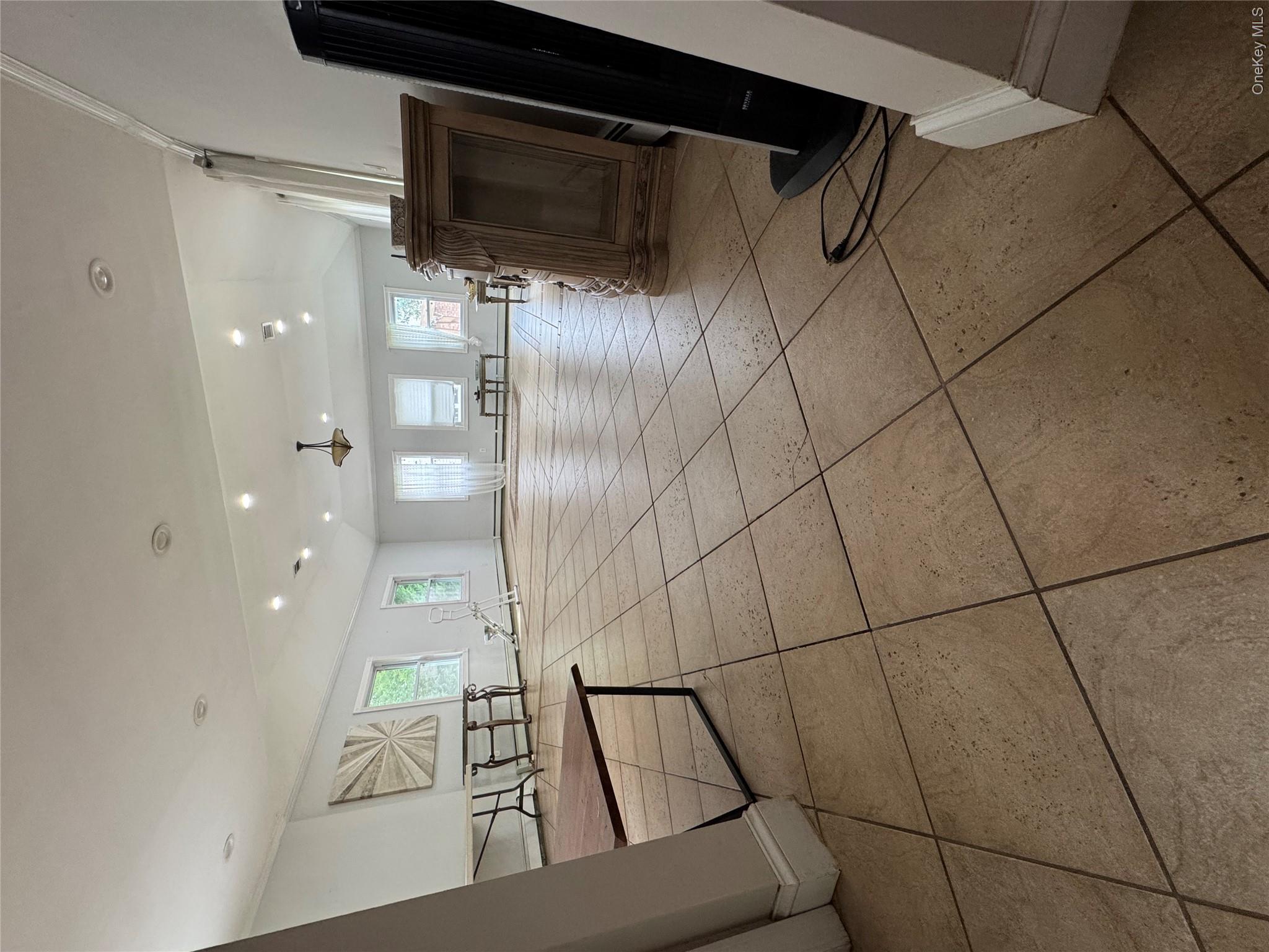 1498 Kew Avenue Property Photo 6