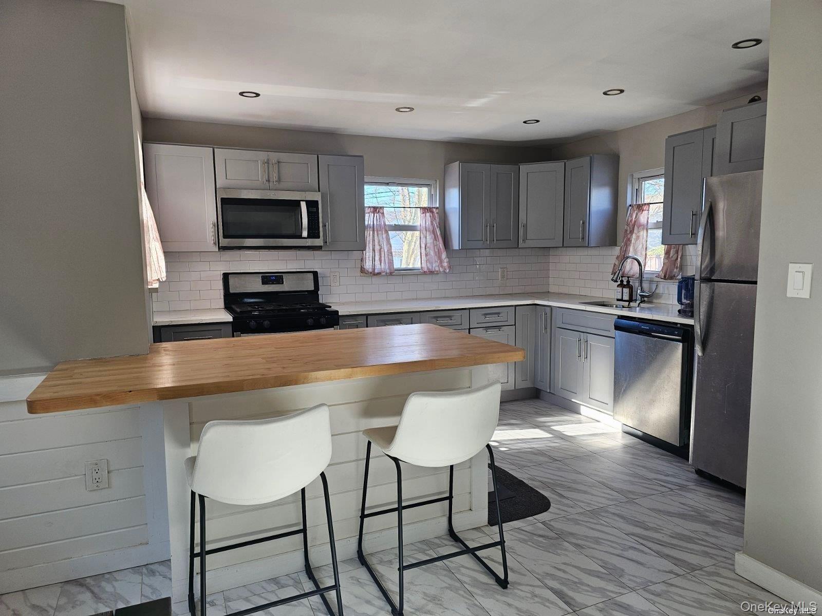 146 Kingston Boulevard Property Photo 2