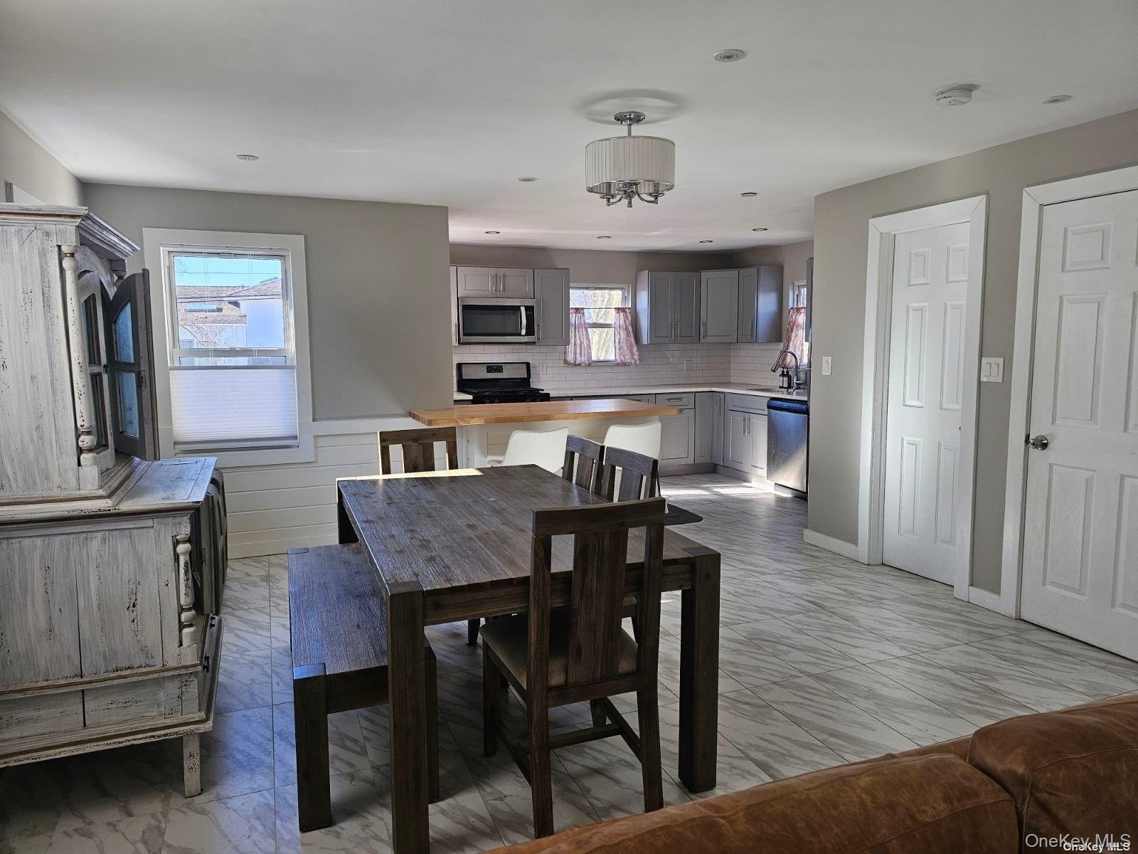 146 Kingston Boulevard Property Photo 3