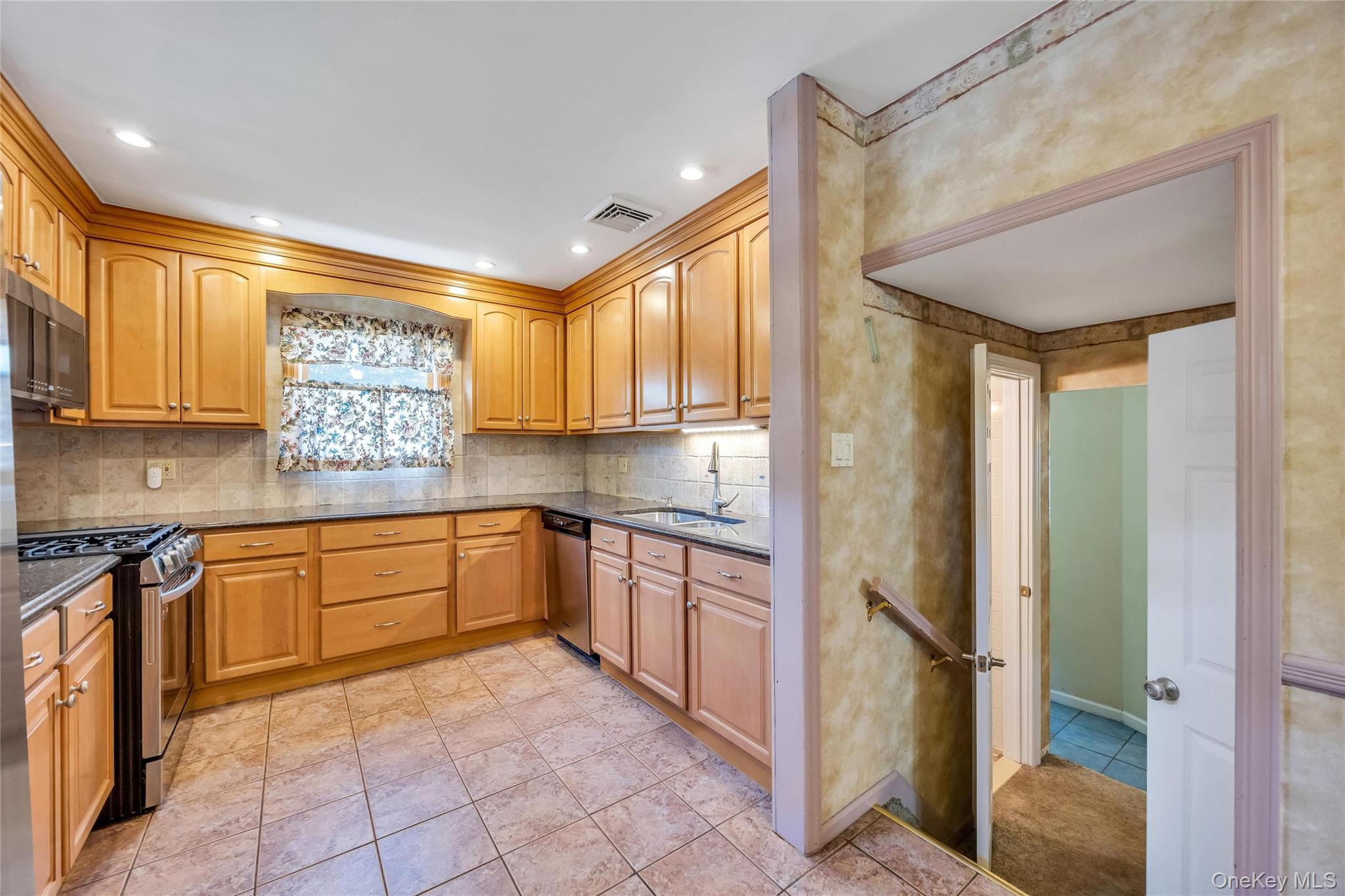 35 Jerold Street Property Photo 11