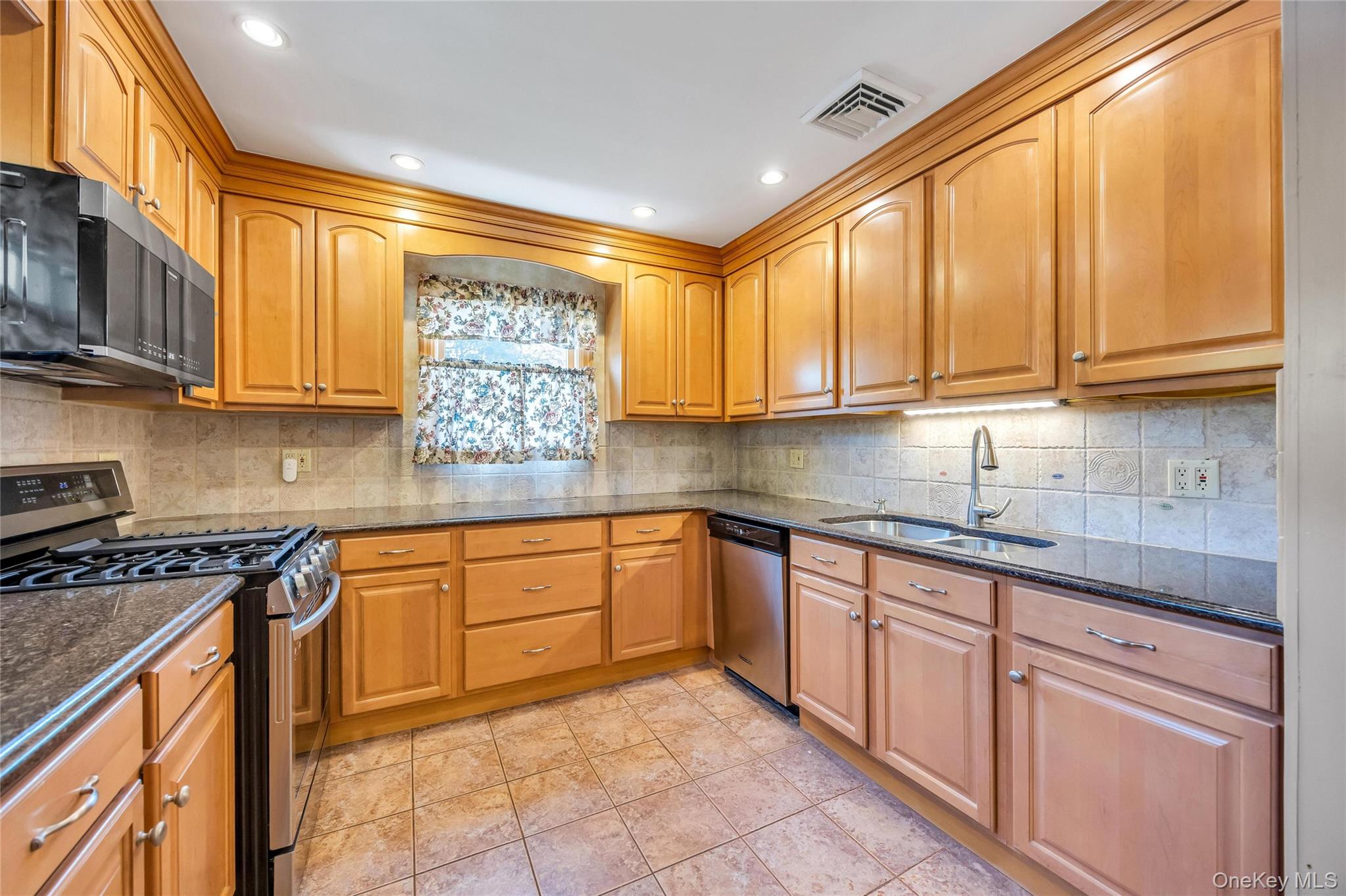 35 Jerold Street Property Photo 12