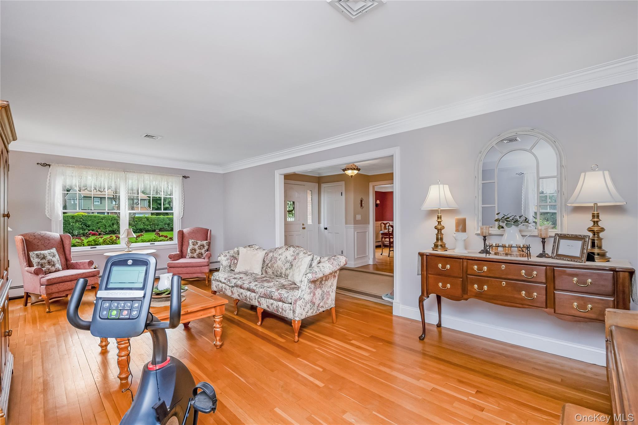 348 Middle Road Property Photo 4