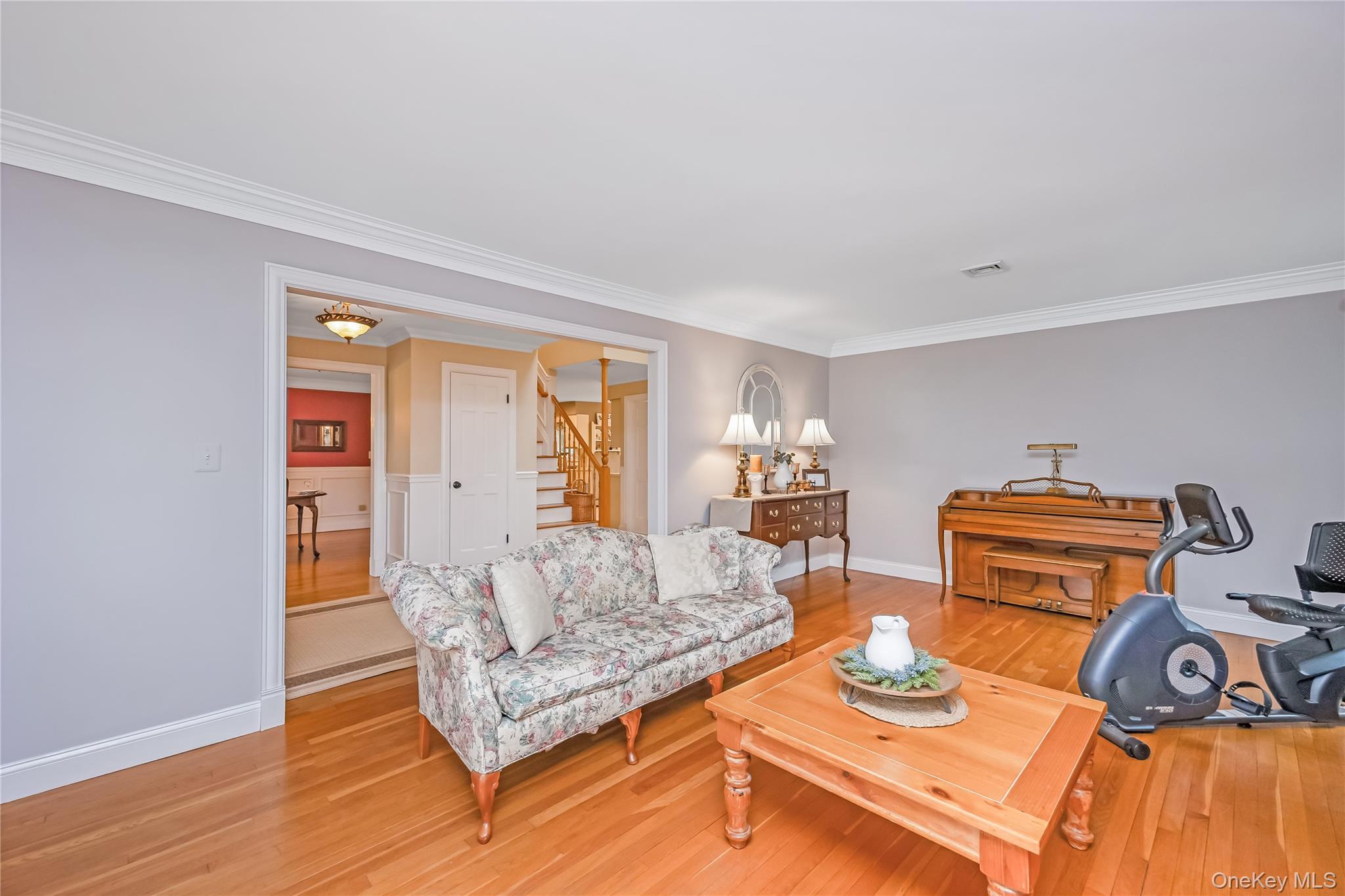 348 Middle Road Property Photo 5