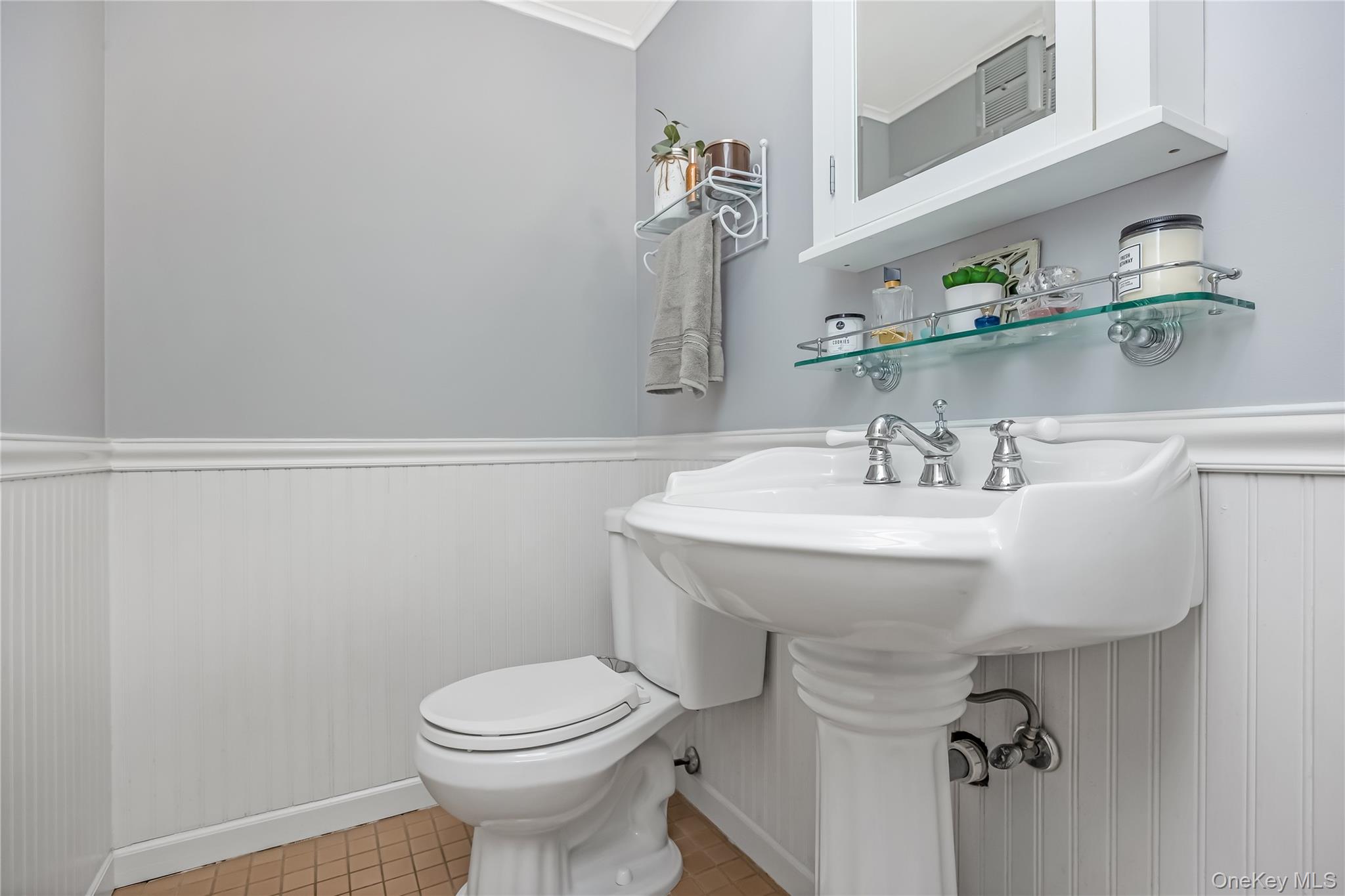 348 Middle Road Property Photo 17